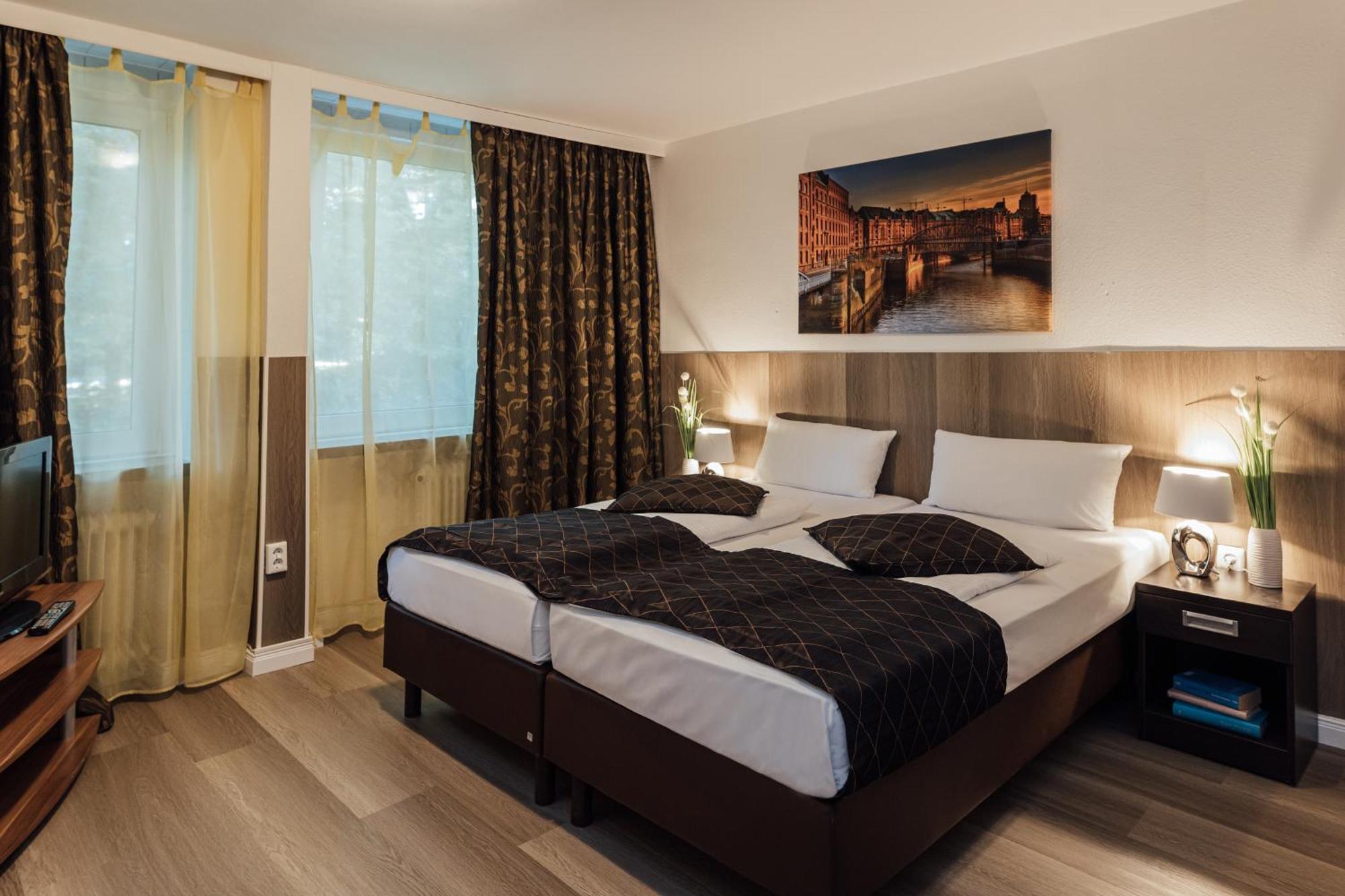 Hotel Hanseat Hamburg Exterior photo
